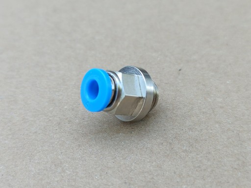 Priamy zásuvný pneumatický konektor fi 4mm závit 1/8