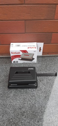 Čierna dierovačka Eagle 837 na 25 listov 110-1033