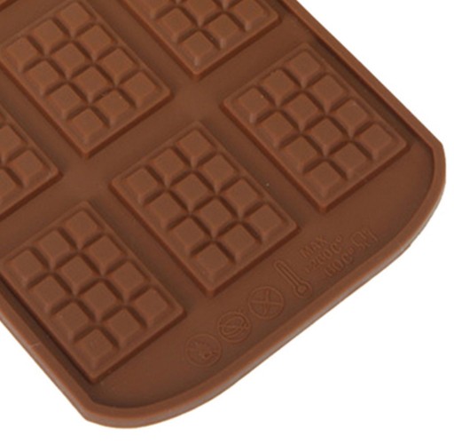 Hnedá flexibilná silikónová forma na mini čokoládové tyčinky a pralinky