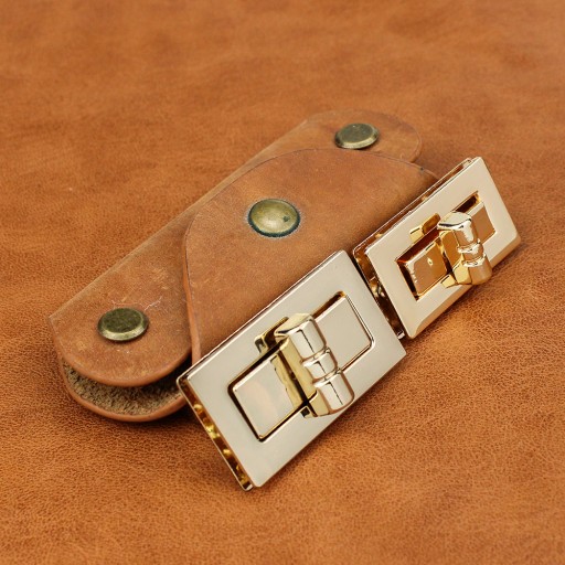 Zlaté zapínanie na otočnú kabelku, 39x22 mm