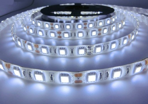 VODEODOLNÝ RGB SMD LED PÁS 5M STUDENÝ BIELY DIAĽKOVÝ OVLÁDAČ PRE KNIHOVNICE POLICE SKRIŇKA