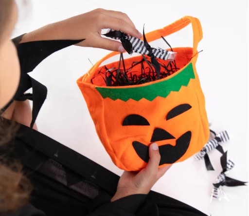 Halloweenske kostýmy z tekvice v taške