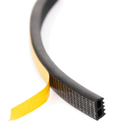 Samolepiace tesnenie na dvere a okná 15x8mm - 1m