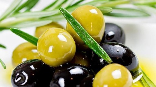 Zelené olivy plnené ručne PIRI PIRI pikantné