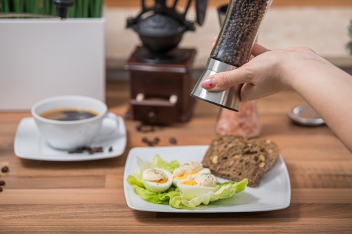 MLYNÚK NA MLETIE PAPRIKA SOĽ KORENIA KÁVA INÉ