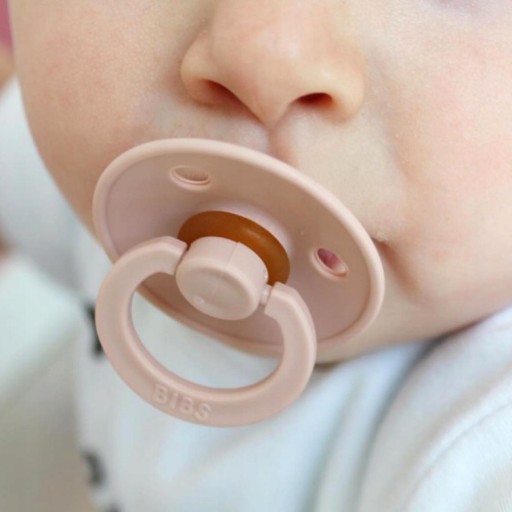 PODŠTUNKY DYNAMIC HEVEA GUMA UKLIDŇUJÚCI CUKRÍK M 6+ 6M+