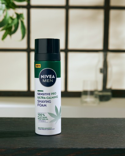 NIVEA MEN SENSITIVE PRO Pena na holenie s konopným olejom 200 ml