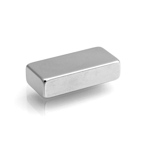 SILNÝ NEODYMIOVÝ MAGNET TANIER MPŁ 28x13x7 N38