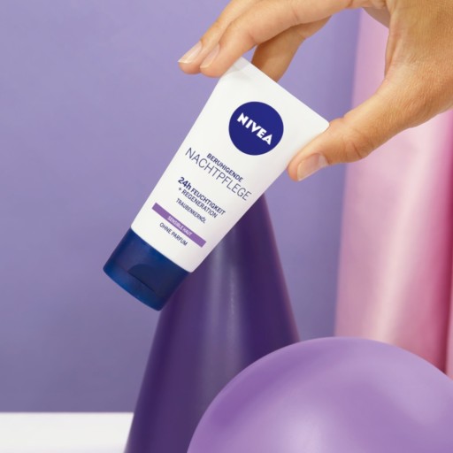 NIVEA 24H Hydratačný pleťový krém na noc, upokojujúci a regeneračný, 50 ml