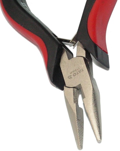 Predĺžené rovné mini kliešte 115 mm Universal