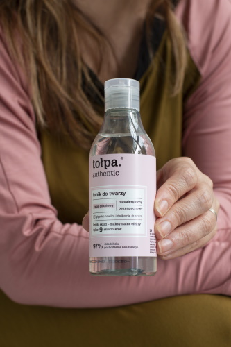 TOŁPA hypoalergénny micelárny fluid bez parfumácie, ktorý upokojuje začervenanie
