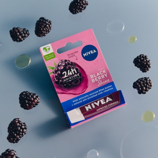 Rúž NIVEA 24H Moisture Blackberry Shine