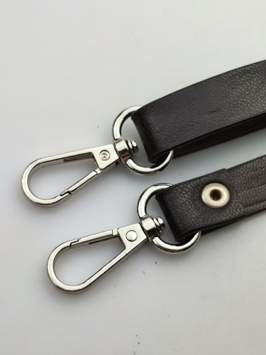 Popruh na kabelku 15 mm čierny so striebornými karabínkami 65 - 119 cm