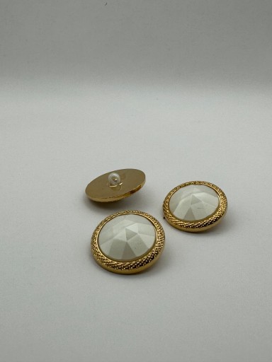 Elegantný gombík, zlatobiely, stred 12mm