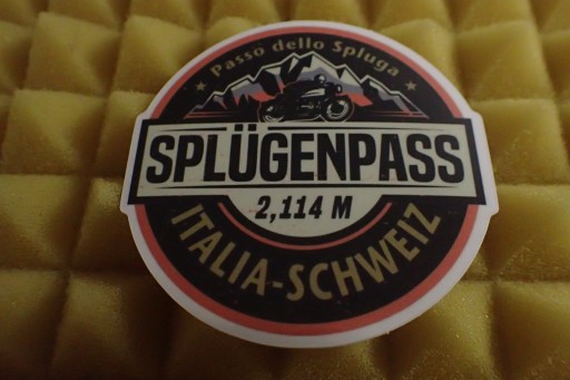 NÁLEPKA SPLUGENPASS ITALIA PASSO DELLO NÁLEPKA 6,6 x 6,6 cm KOLEKCIA