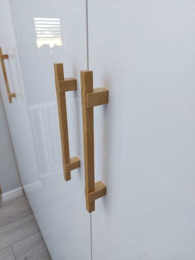 Drevená nábytková rúčka z dubu, dĺžka: 230 mm
