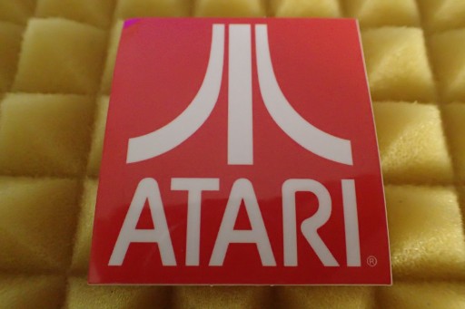 NÁLEPKA ATARI NÁLEPKA 5 x 5,5 cm