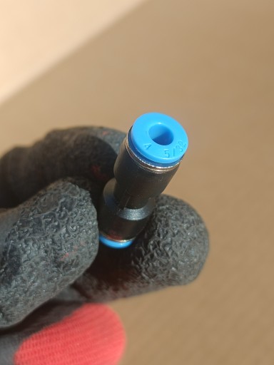 Pneumatický zásuvný priamy konektor fi 4 mm rovný konektor plastový PU 4