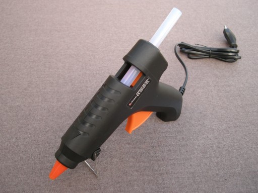 HORÚCA PIŠTOLA 230V 60W pre 11mm kartuše s lepiacou tyčinkou