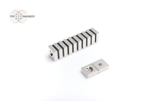Tanierový magnet MPŁ 15x15x5 N38 na skrutku