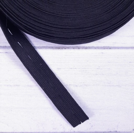Guma s otvormi 25 mm plochá, čierna