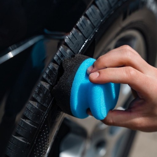 K2 SPONGE APLIKÁTOR NA PNEUMATIKY A PLASTOVÉ ÚPRAVY