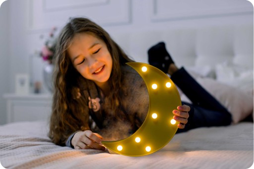 LED DEKORATÍVNA NÁSTENNÁ NOČNÁ LAMPA PRE DETI, NA AKUMULÁTOROVÚ MOON RICOKIDS