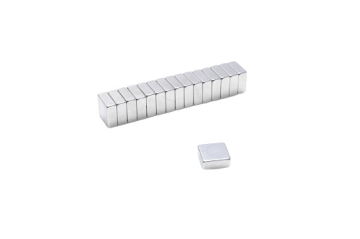 Neodymový tanierový magnet MPŁ 10x10x4 N38 sada 10 kusov