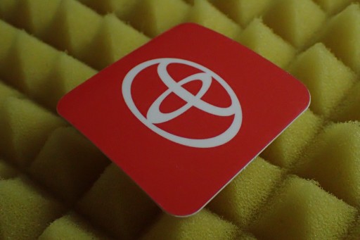 NÁLEPKA S LOGOM TOYOTA 5 x 4,9 cm