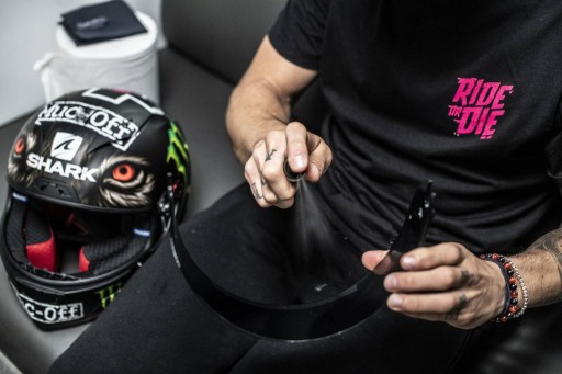 Muc-Off prípravok na čistenie priezorov a skiel prilieb, okuliarov a motocyklov