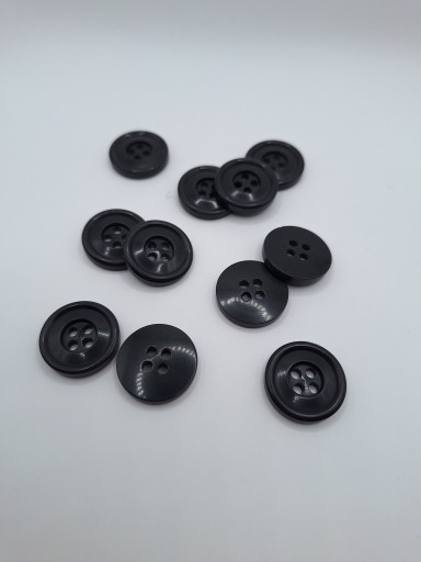Plastový gombík, námornícka modrá, klasický, 4 dierky, 23 mm, 3 kusy