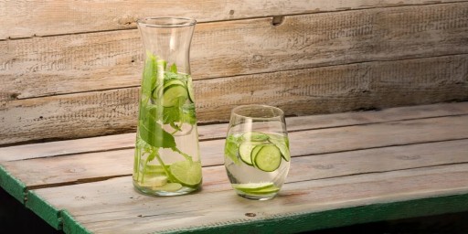 Karafa z priehľadného skla, 1,1 litra