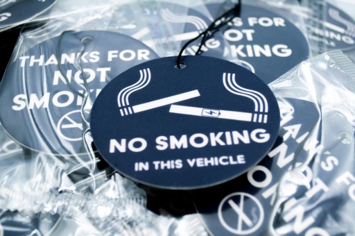 Prívesok s vôňou do auta No Smoking Ajuy 2ml