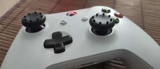 GUMA PREKRÝVKY PRE ANALÓGOVÉ GRIP PAD PS3 PS4 PS5 XBOX 8PIN 2PCS