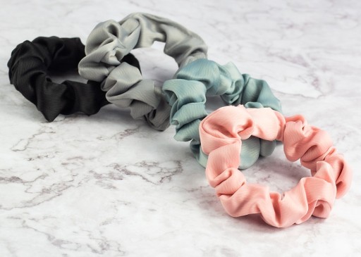 4 x SCRUNCHIE SATÉNOVÁ RUBA NA VLASY, SADA 4 ks