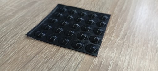 Silikónové tlmiče pre korpusy nábytku čiernej farby, Fi 8 x2,5