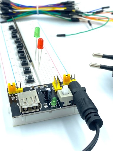 Prototyp dosky s 830 poliami MB102