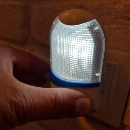 LED nočná lampa S KONTAKTNÝM SNÍMAČOM SÚMRAK 1W