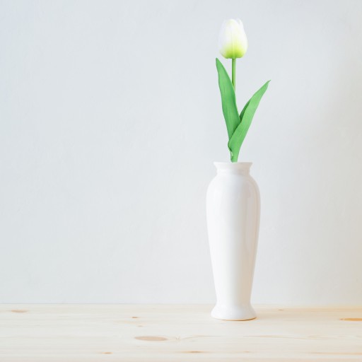 TULIPÁNOVÉ UMELÉ TULIPANY ako živé dekoratívne kytice na veľkonočný balkón