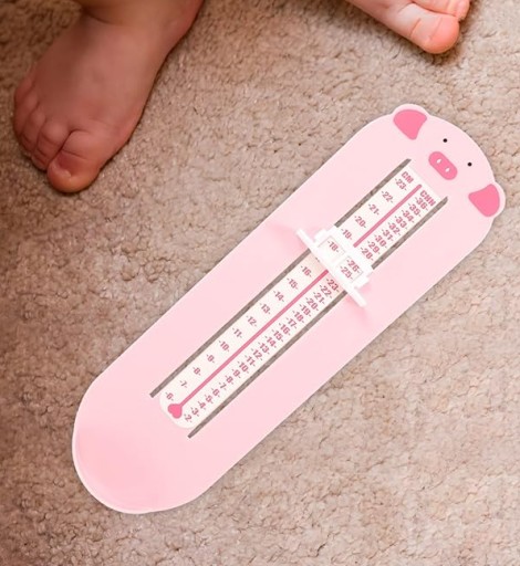 Zvinovací meter na meranie dĺžky chodidiel dieťaťa