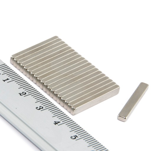 NEODYMOVÝ MAGNET 25x3,5x2 N38 - 20 KS