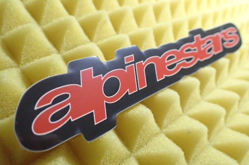 ALPINESTARS NÁLEPKA ALPINESTARS NÁLEPKA 16,7 x 3,1 cm