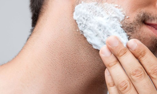 GILLETTE PENA NA HOLENIE NA HOLENIE S VITAMÍNOM E 240 ml