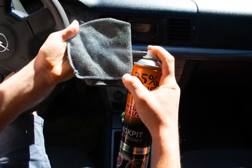 MOJE AUTO - LESKLÝ KOKPIT - ČIERNA - 750 ML