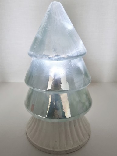 SKLENENÁ SVIEČKA V TVARE VIANOČNÉHO STROMČEKA LED VLOŽKA, VEĽKÝ SKLENENÝ VIANOČNÝ STROMČEK, 32CM.