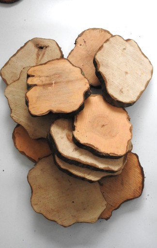 PLÁSOK DREVA PEČIATKY 20-25 CM, 1 KS