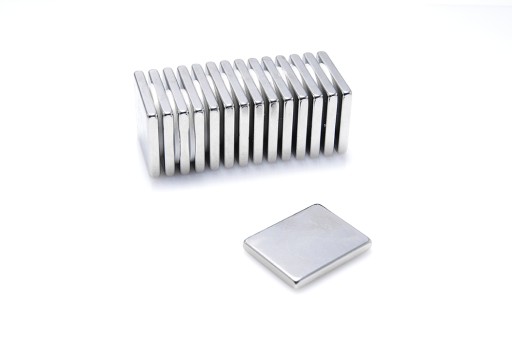 Neodymový tanierový magnet MPŁ 25x20x3 N38
