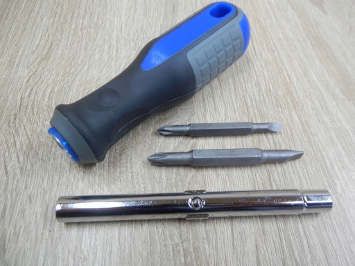 Skrutkovač GEKO G32010 s vymeniteľnými hrotmi