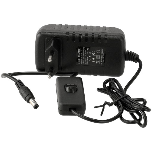 Zásuvný LED zdroj 2A 24W 12V s vypínačom
