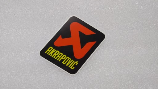 NÁLEPKA S LOGOM AKRAPOVIC 7,5 cm x 8,1 cm
